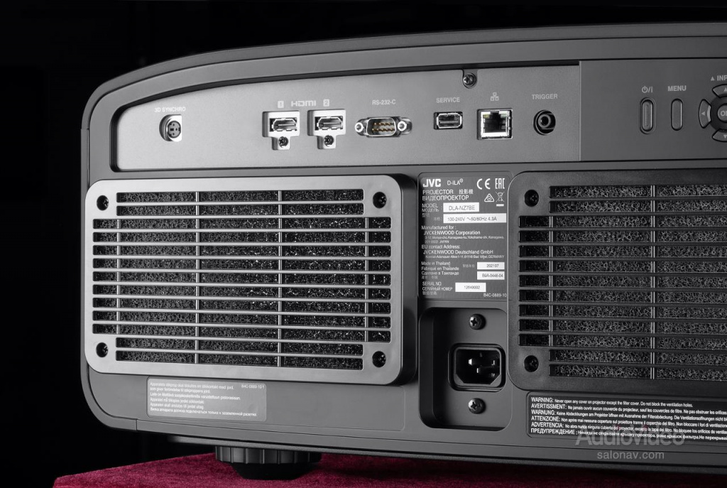 JVC_DLA-NZ7_02.jpg