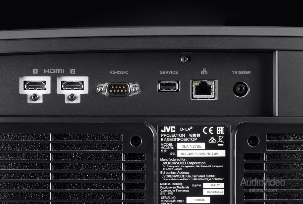 JVC_DLA-NZ7_03.jpg